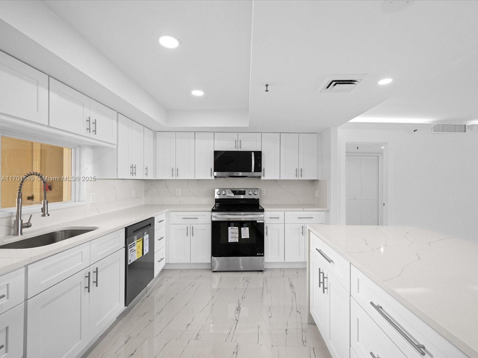 ENVOY CONDO - Residential