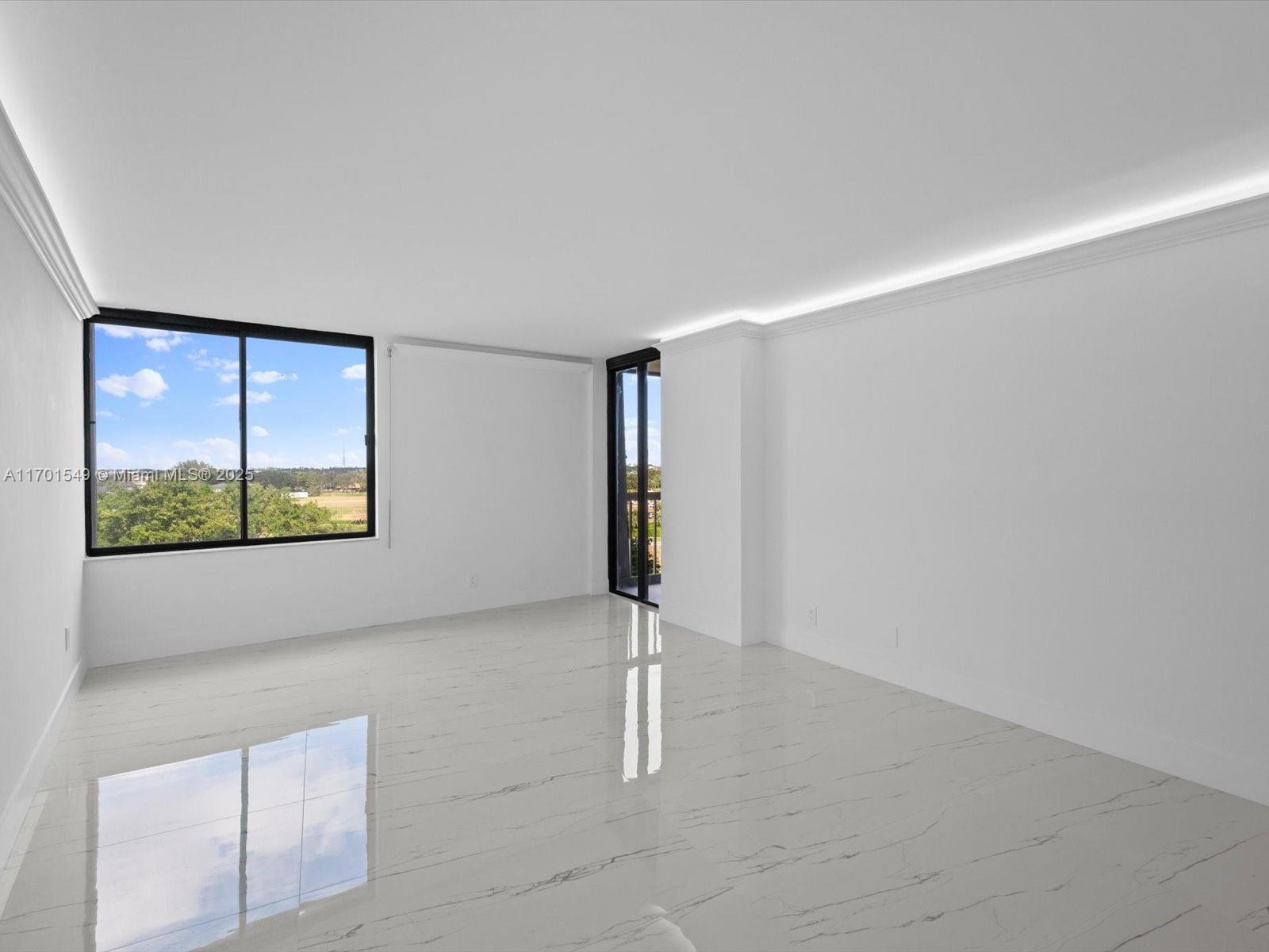 ENVOY CONDO - Residential
