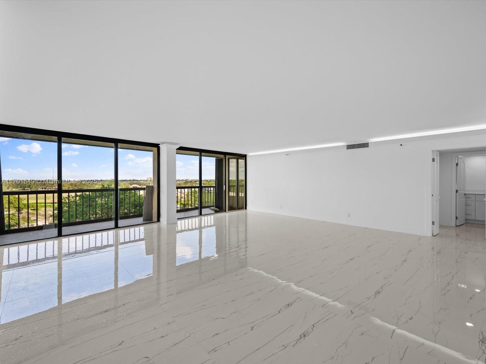 ENVOY CONDO - Residential