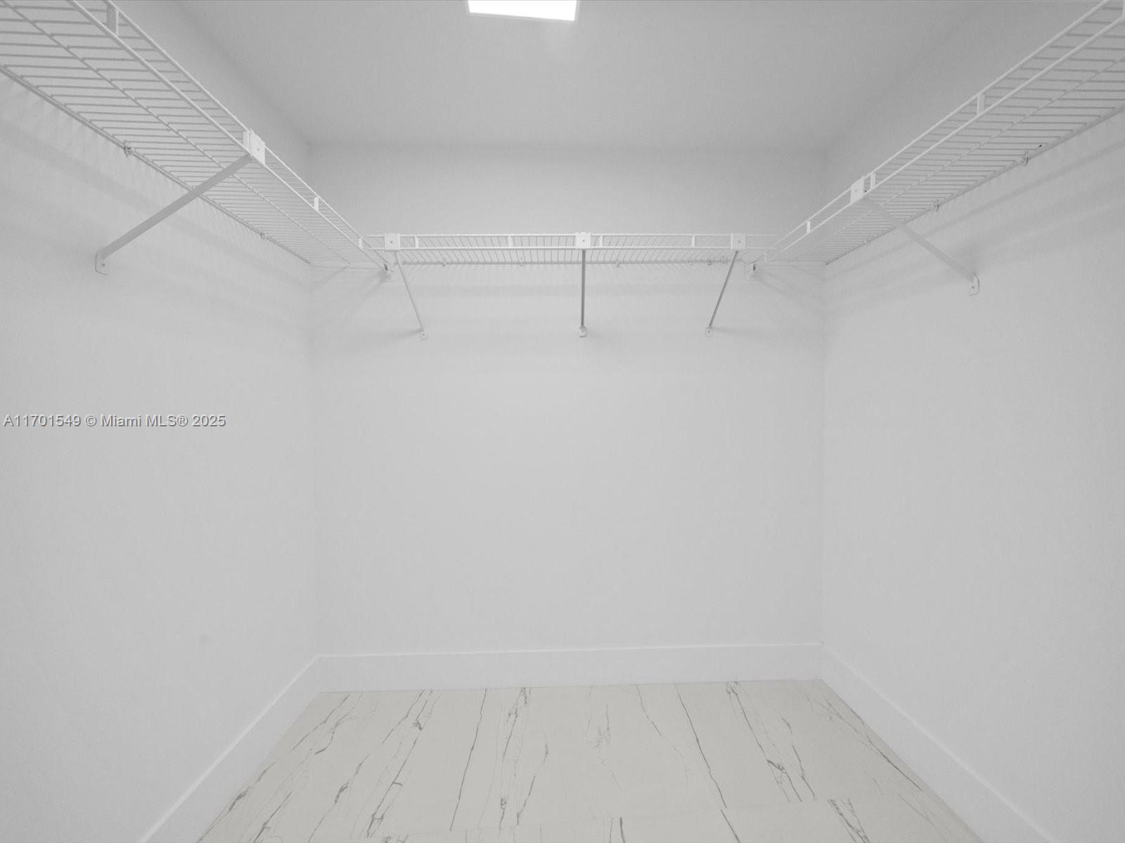 ENVOY CONDO - Residential