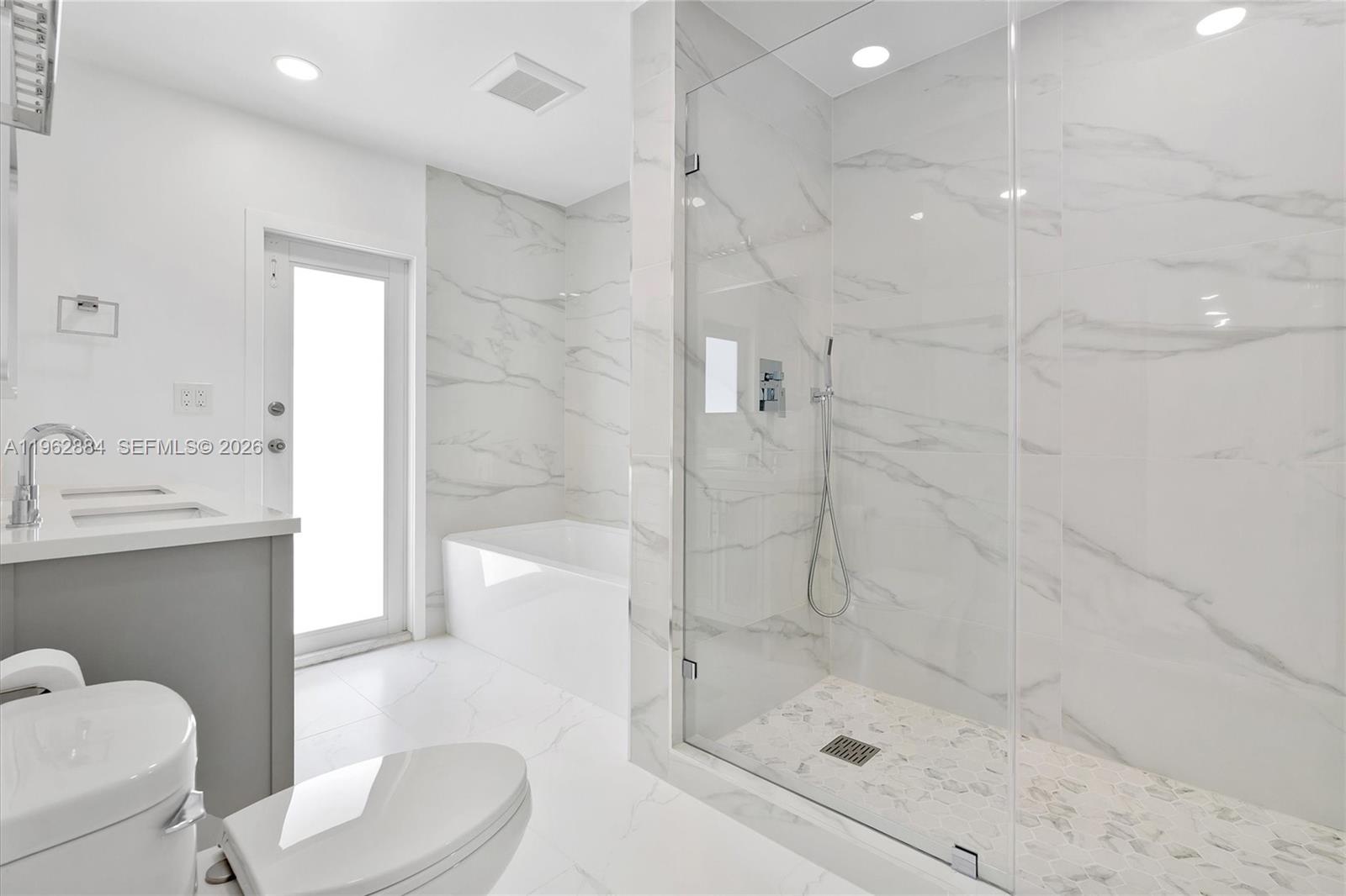 COLONIAL RIDGE - Residential