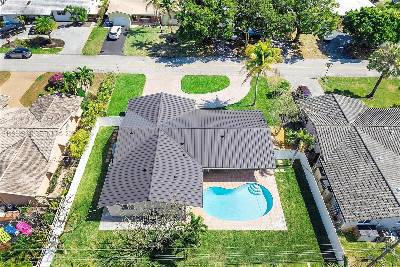 COLONIAL RIDGE - Residential