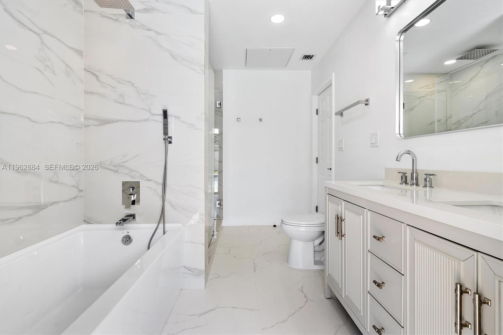 COLONIAL RIDGE - Residential