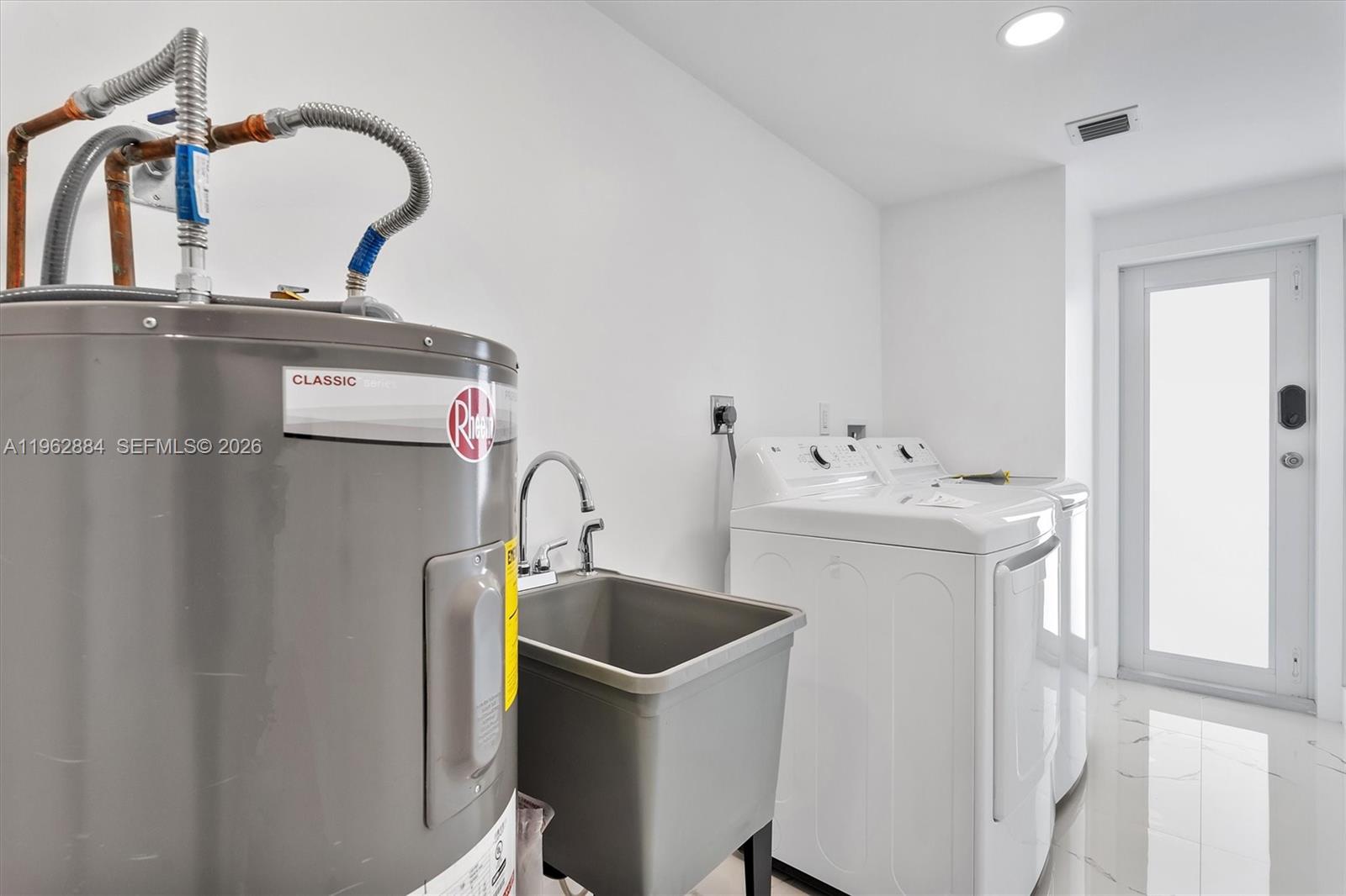 COLONIAL RIDGE - Residential