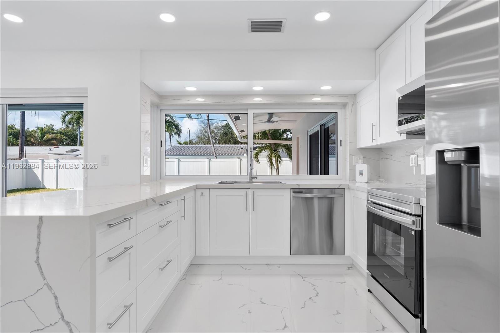 COLONIAL RIDGE - Residential