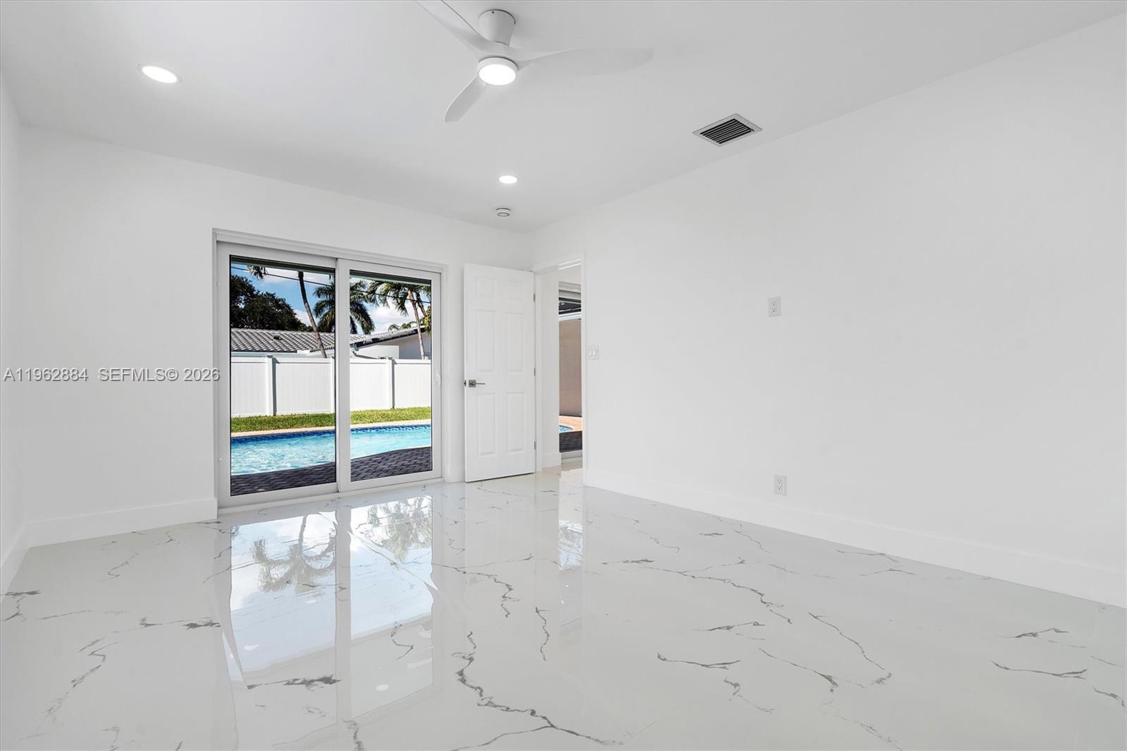 COLONIAL RIDGE - Residential