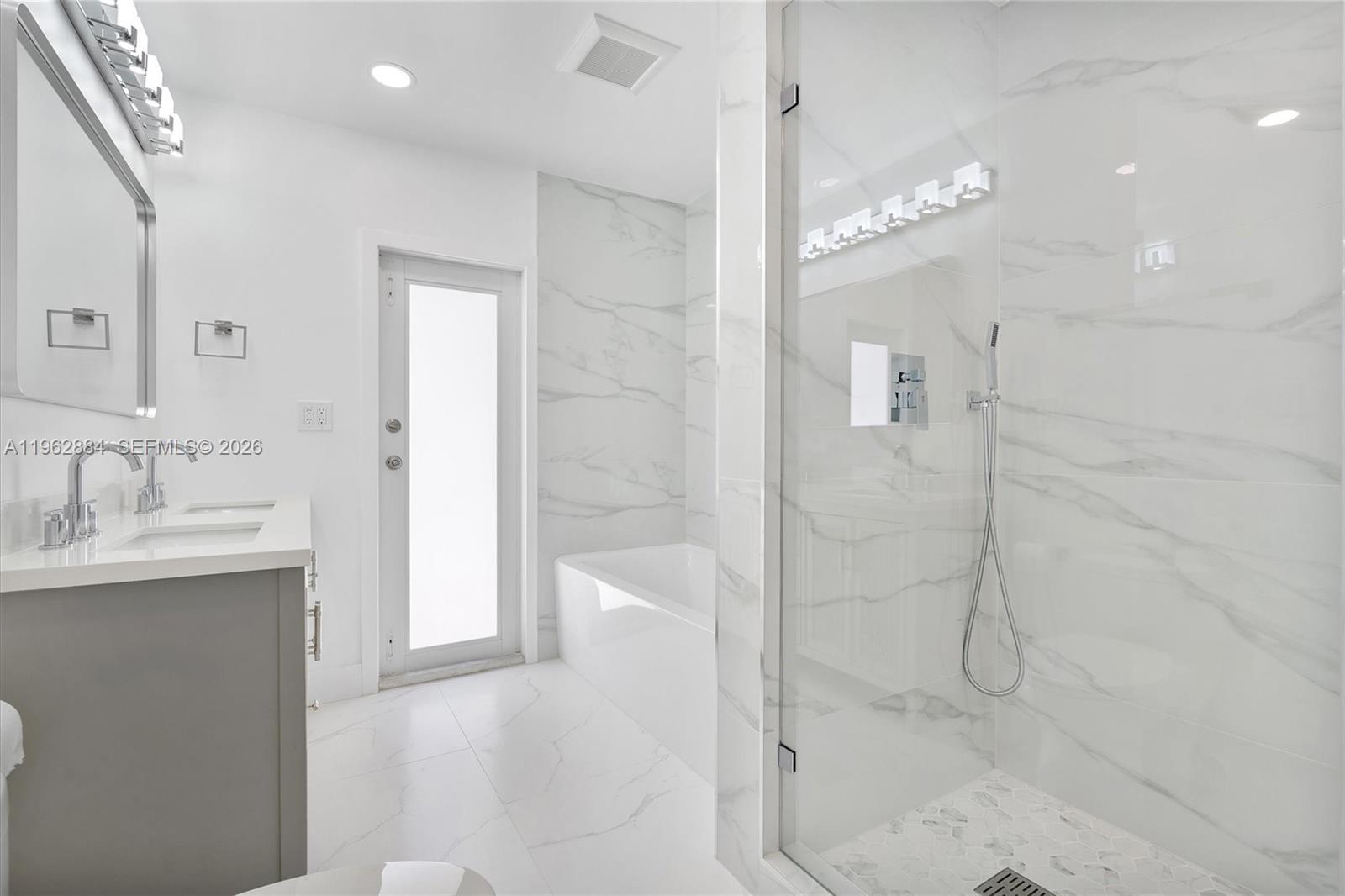 COLONIAL RIDGE - Residential