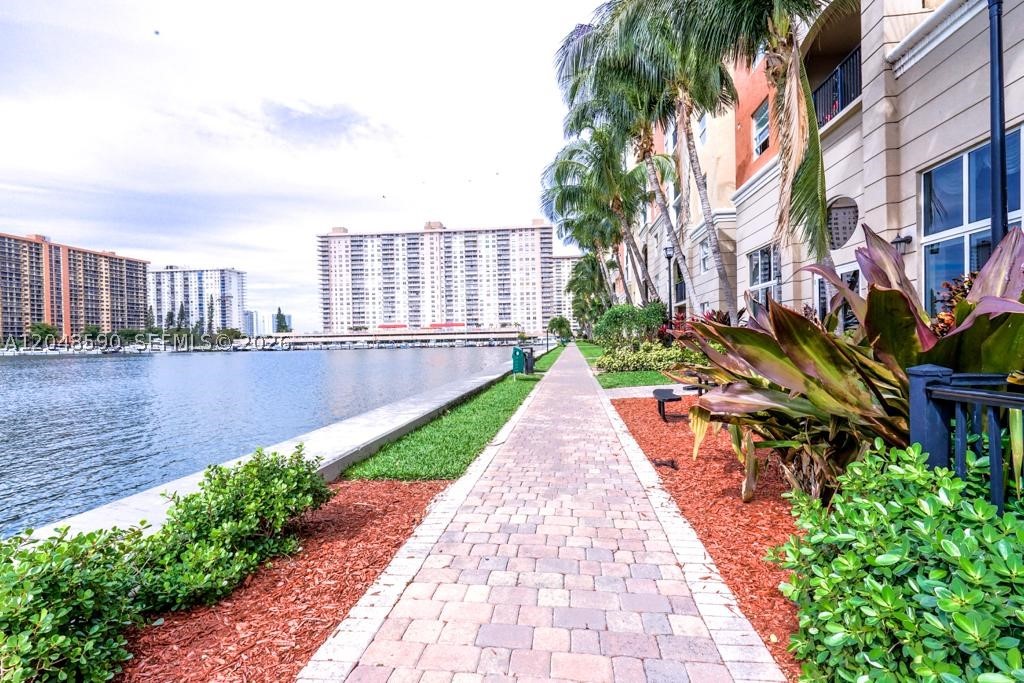 17145 N Bay Rd 4403
