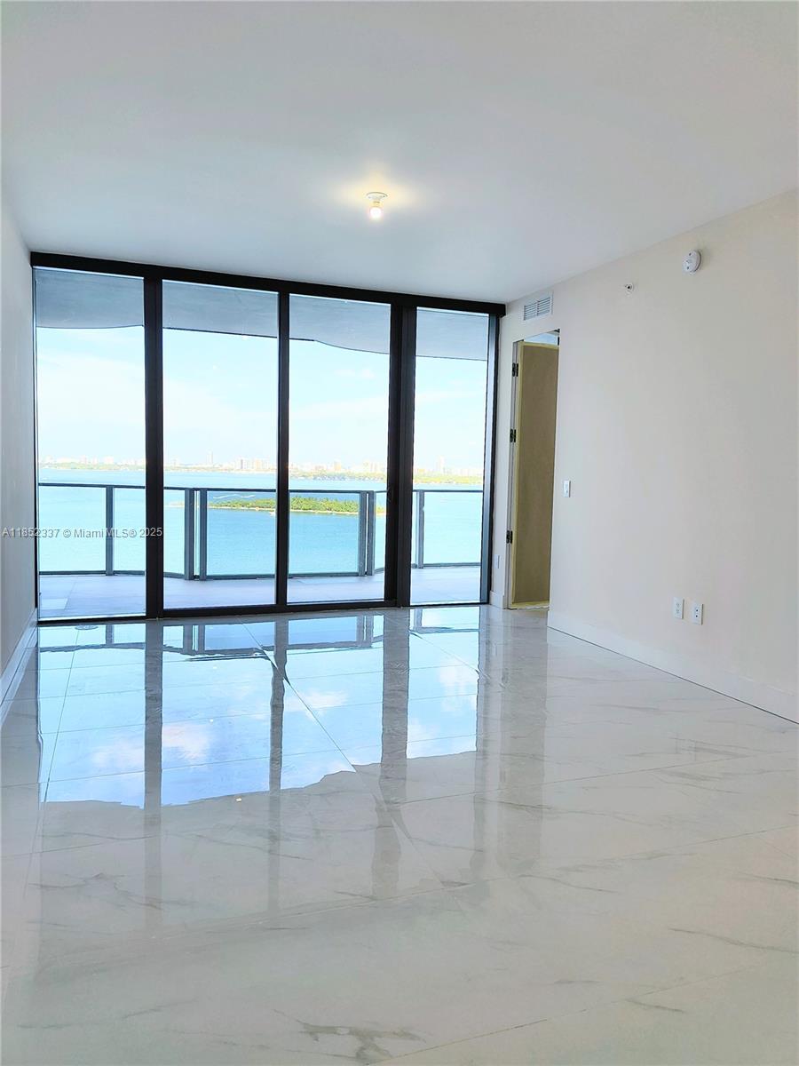 ARIA RESERVE - Residential