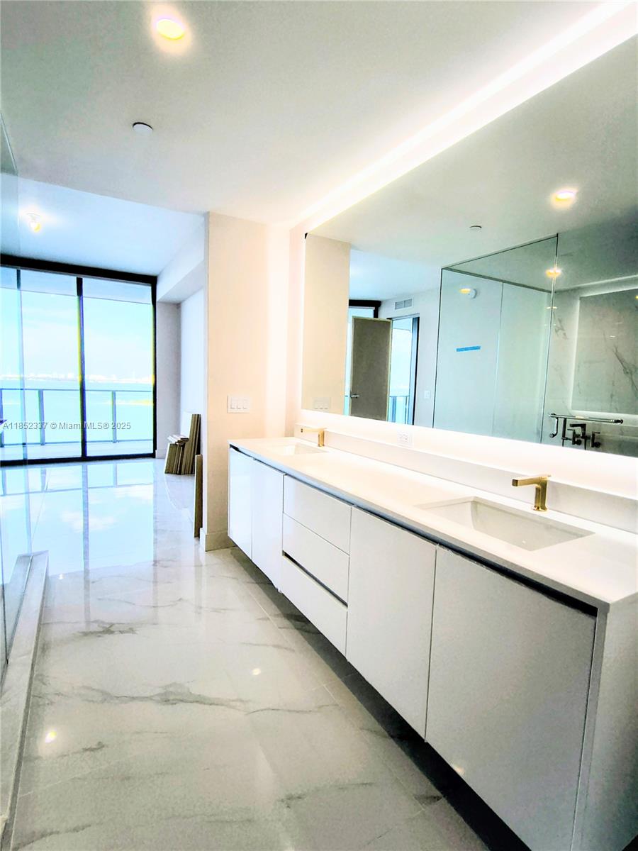 ARIA RESERVE - Residential