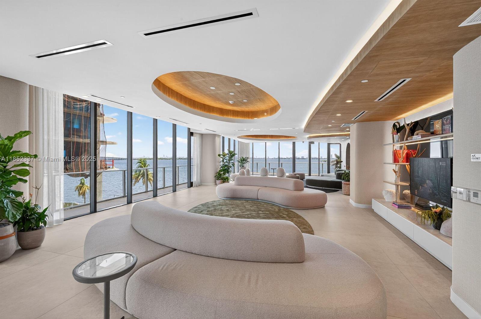 ARIA RESERVE - Residential