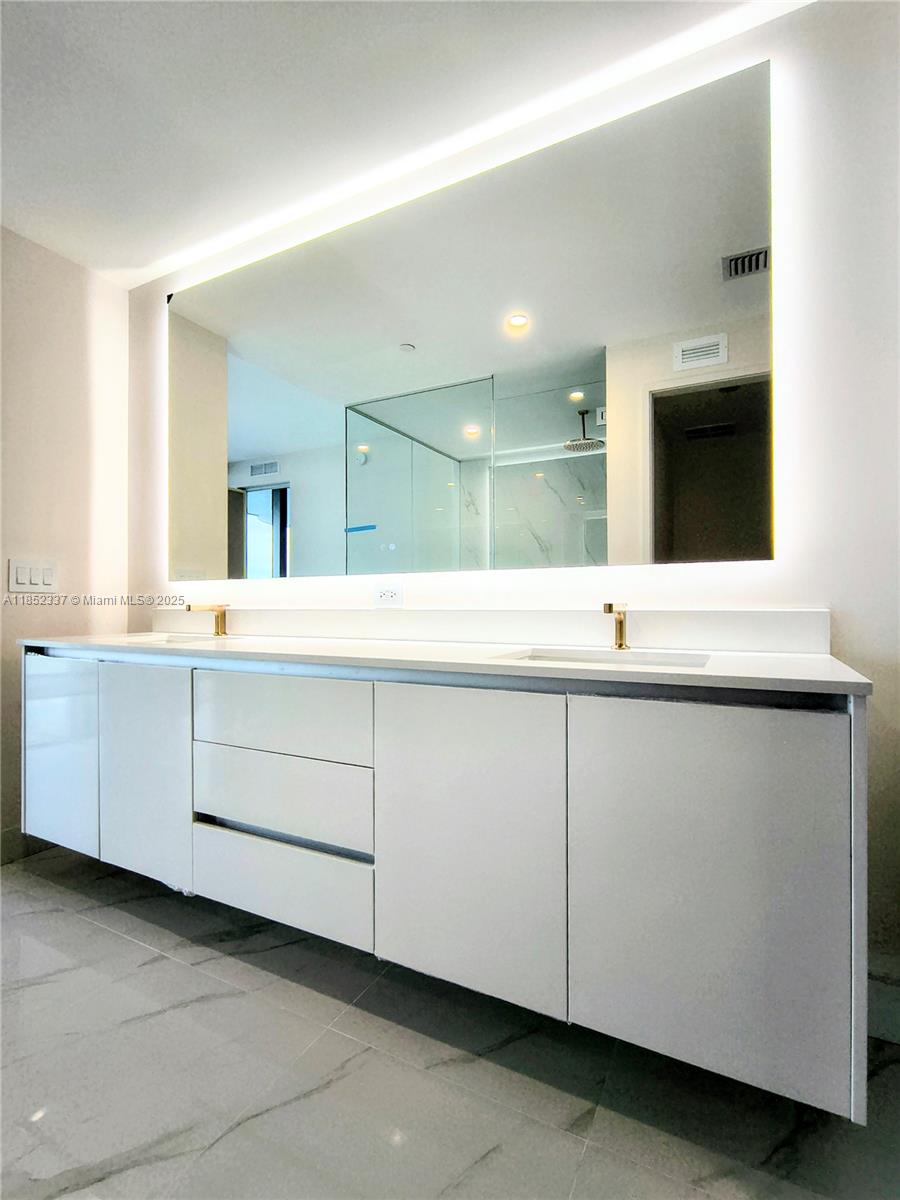 ARIA RESERVE - Residential