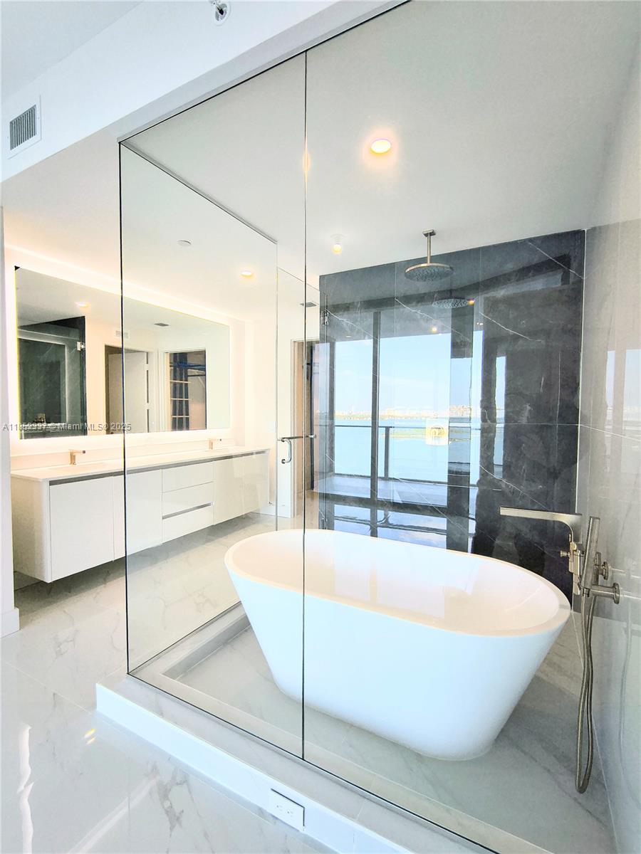 ARIA RESERVE - Residential