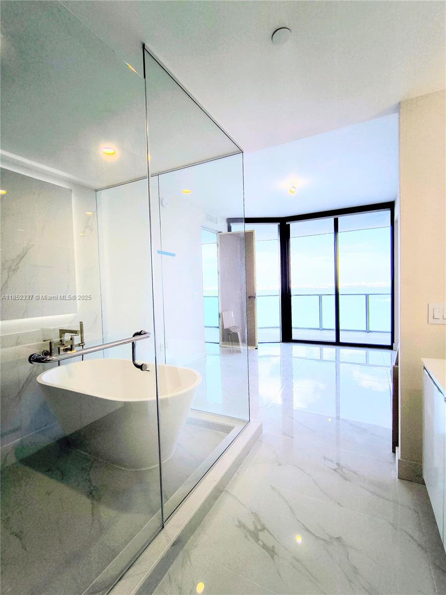 ARIA RESERVE - Residential