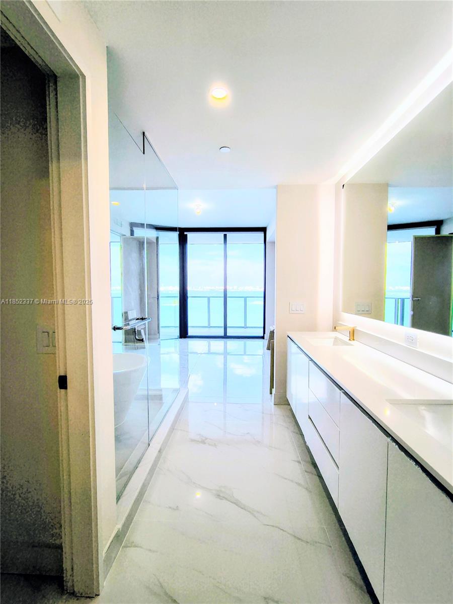 ARIA RESERVE - Residential