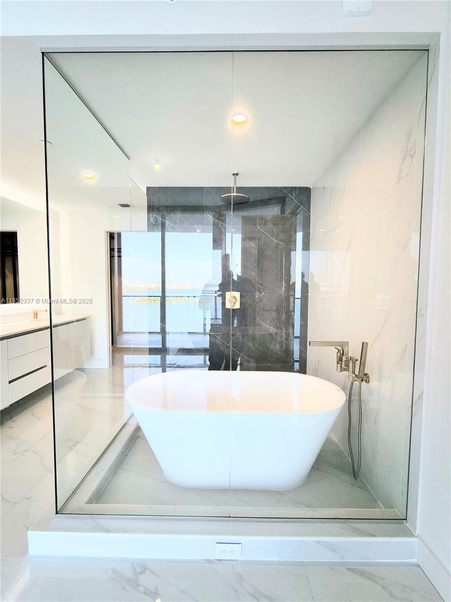 ARIA RESERVE - Residential