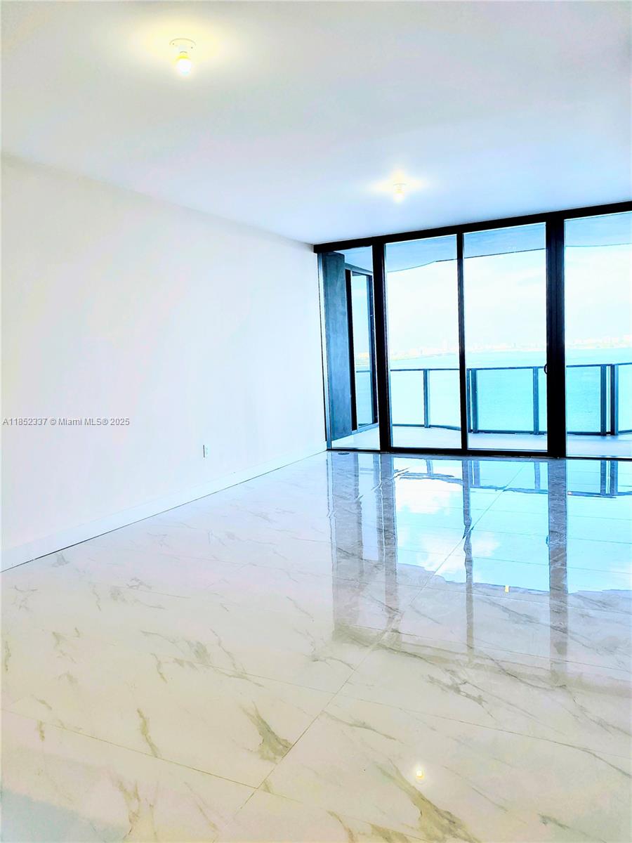 ARIA RESERVE - Residential