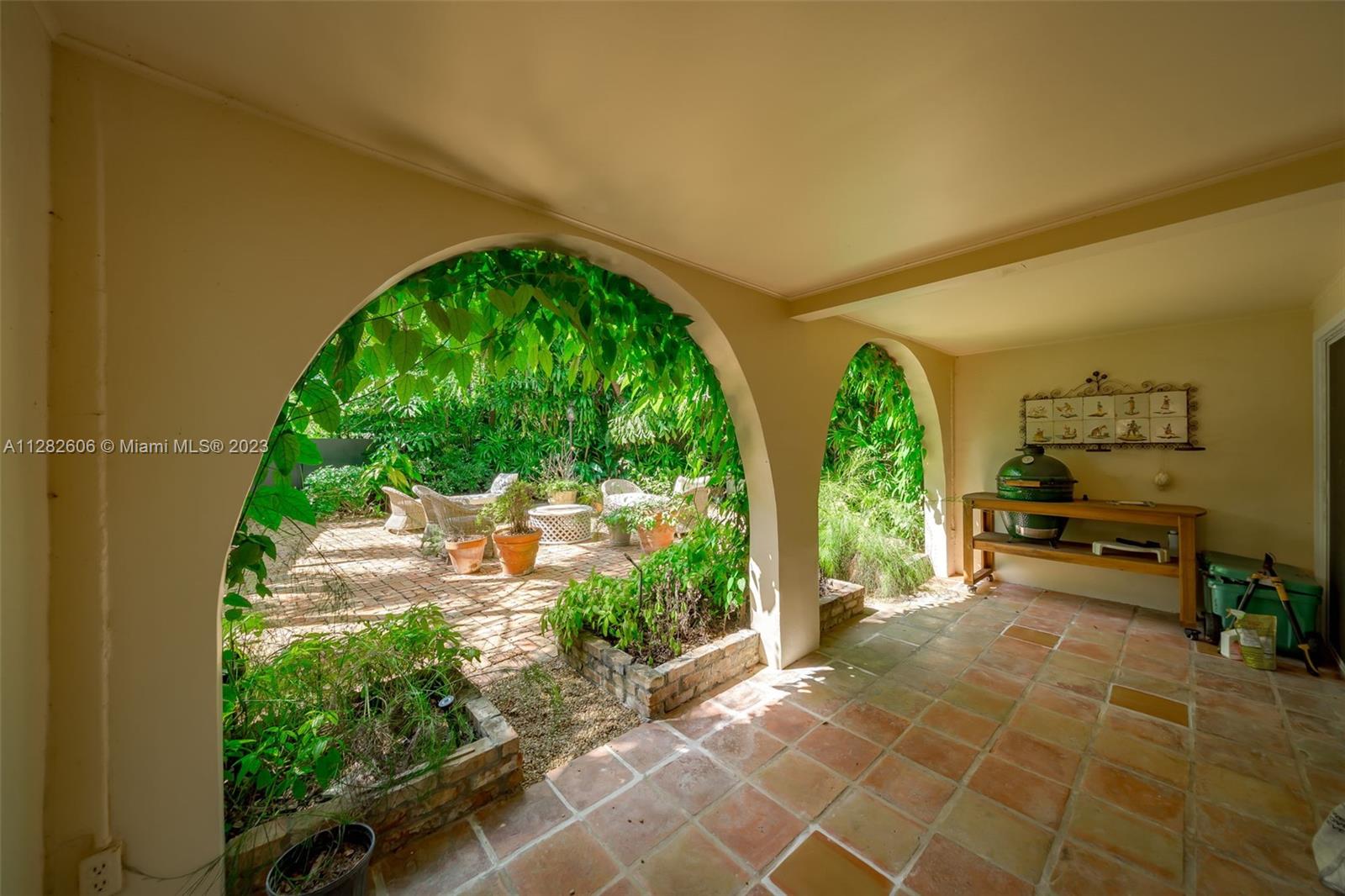 YE LITTLE WOODS 1ST ADDN - Residential