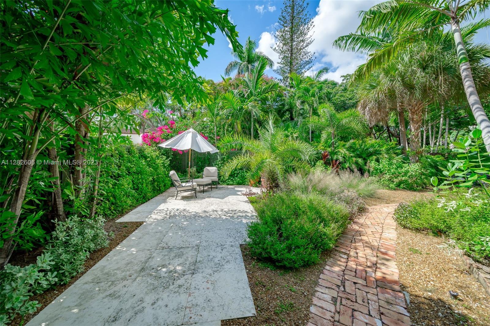 YE LITTLE WOODS 1ST ADDN - Residential