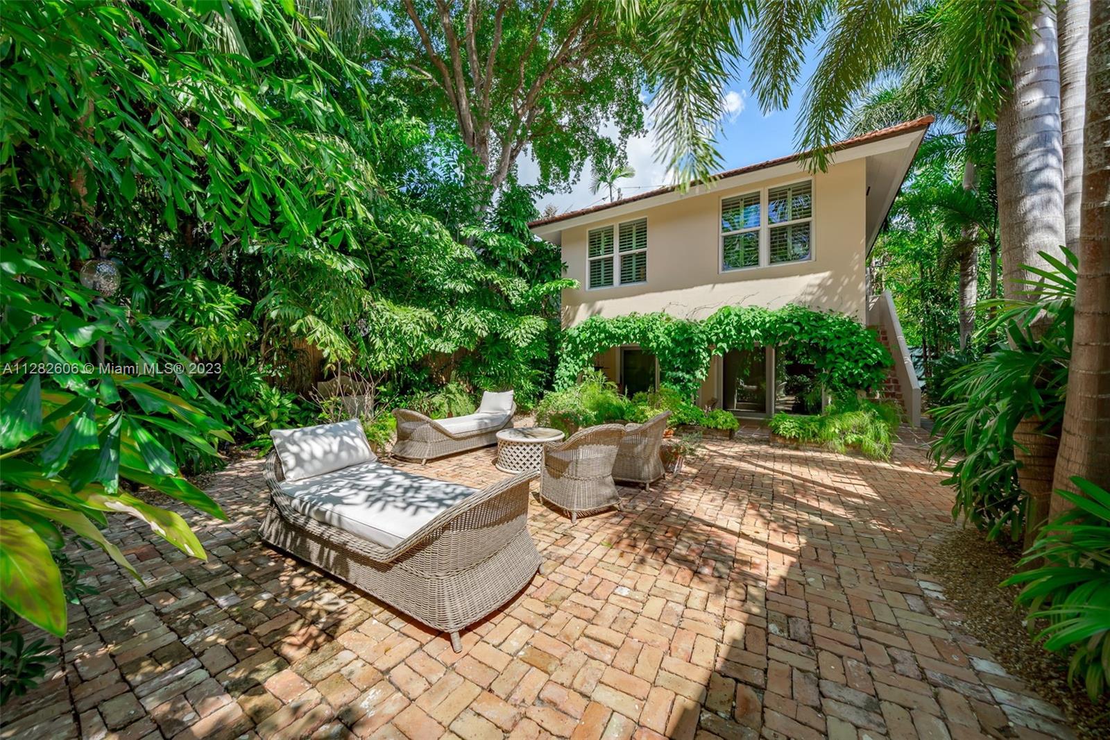 YE LITTLE WOODS 1ST ADDN - Residential