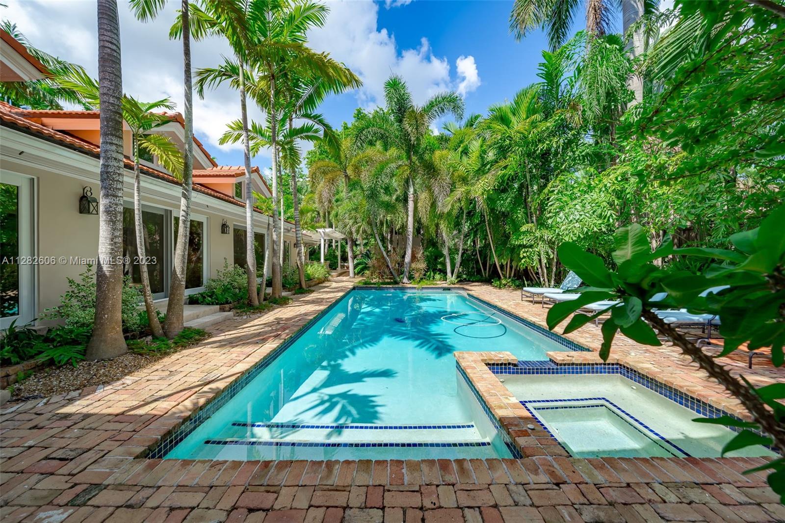 YE LITTLE WOODS 1ST ADDN - Residential