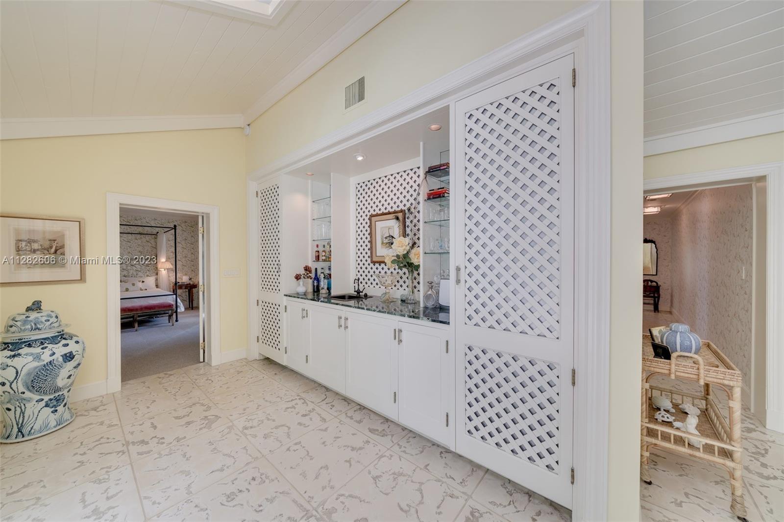 YE LITTLE WOODS 1ST ADDN - Residential