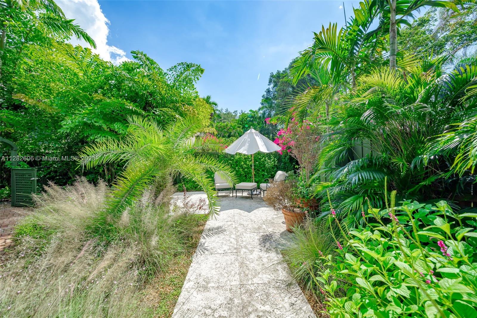 YE LITTLE WOODS 1ST ADDN - Residential