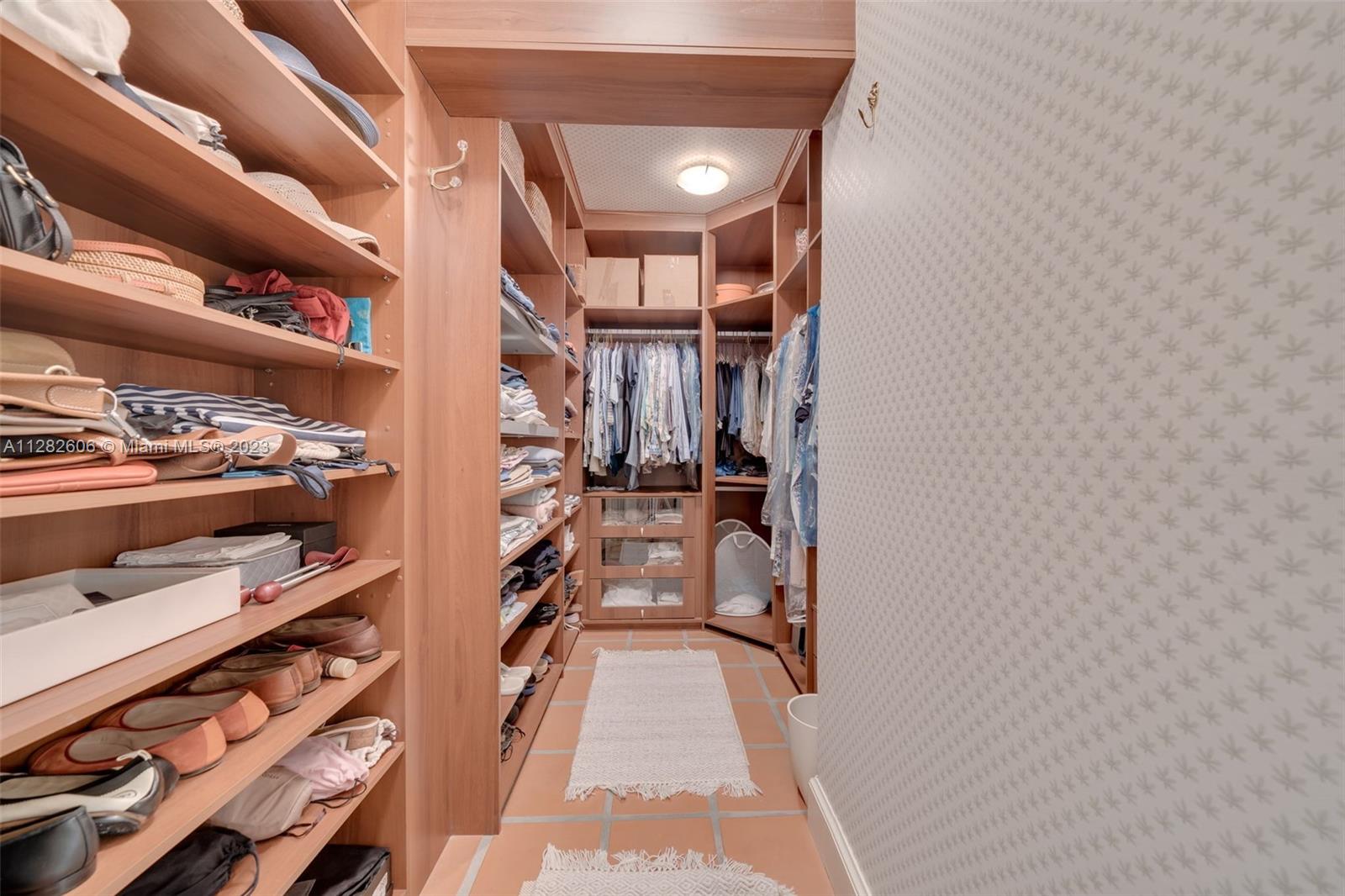 YE LITTLE WOODS 1ST ADDN - Residential