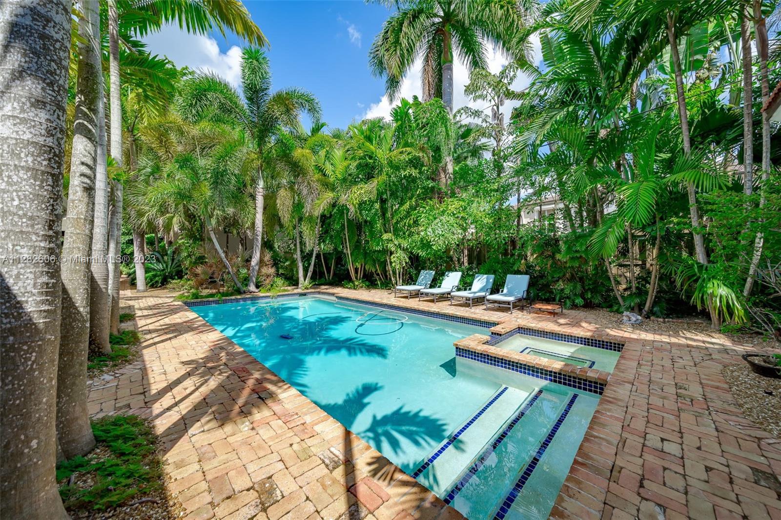 YE LITTLE WOODS 1ST ADDN - Residential