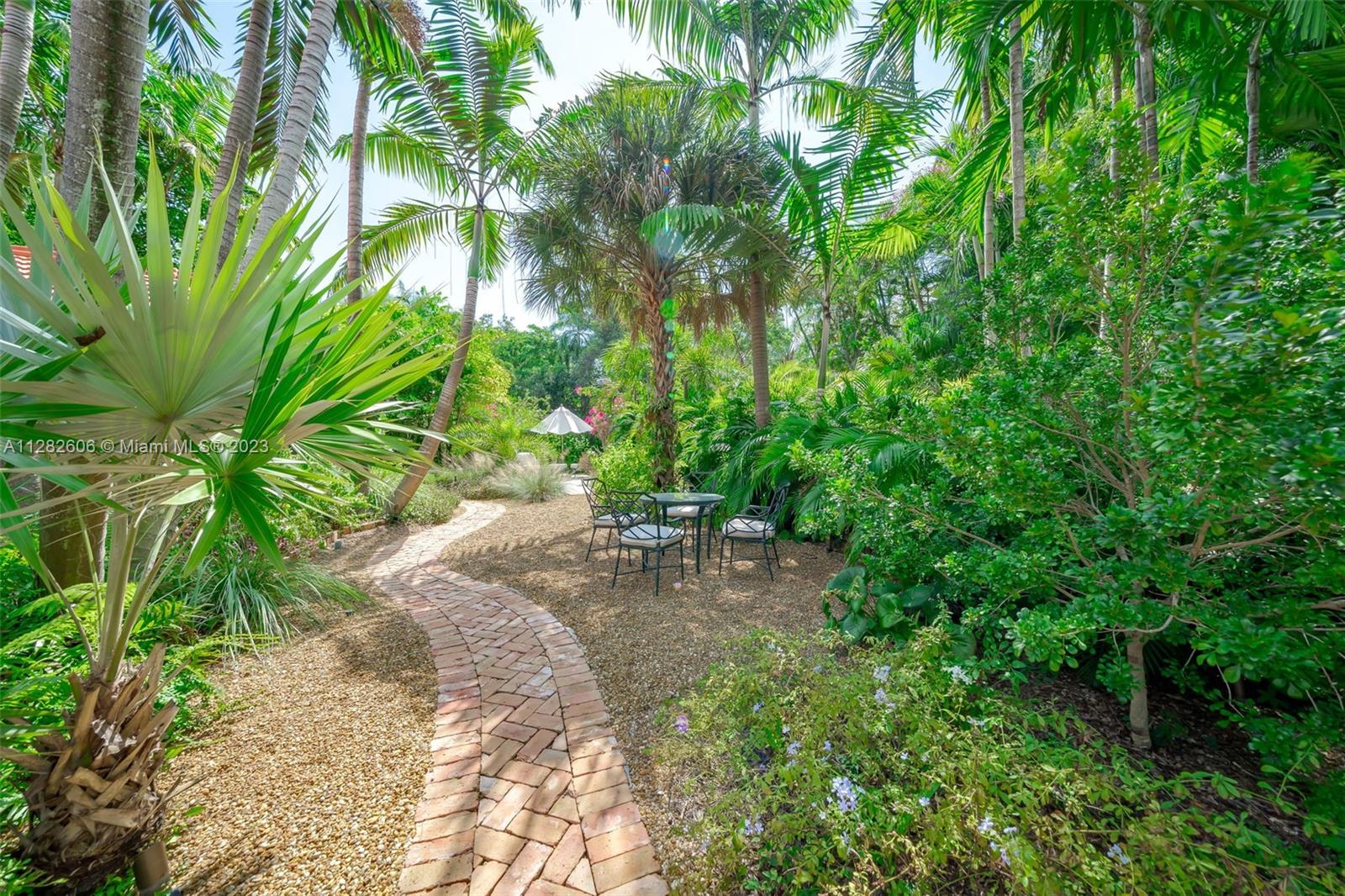 YE LITTLE WOODS 1ST ADDN - Residential