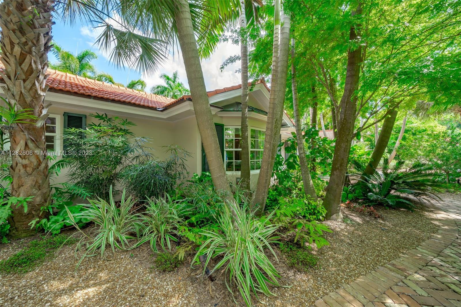 YE LITTLE WOODS 1ST ADDN - Residential