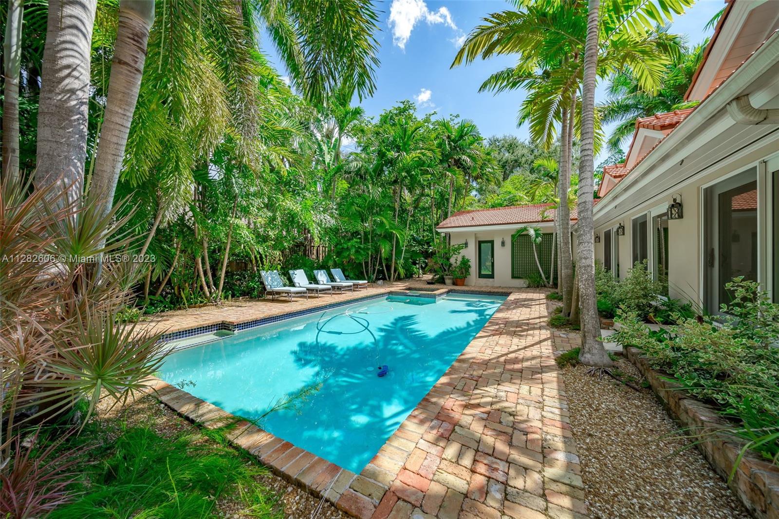 YE LITTLE WOODS 1ST ADDN - Residential