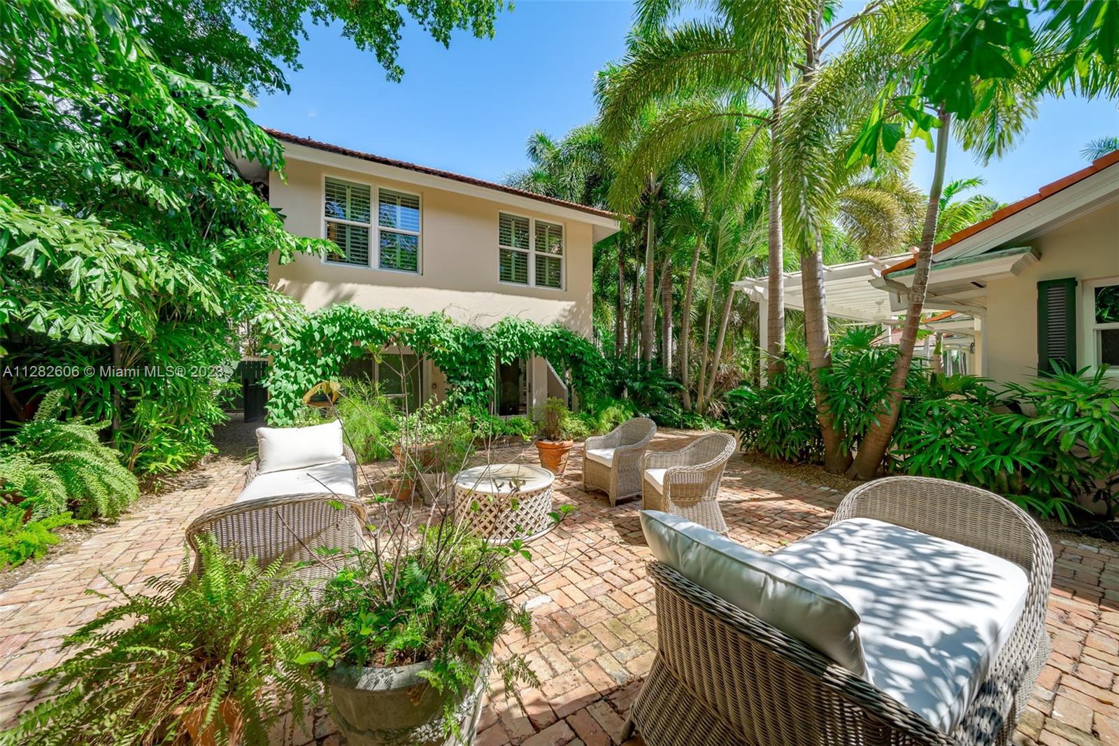 YE LITTLE WOODS 1ST ADDN - Residential