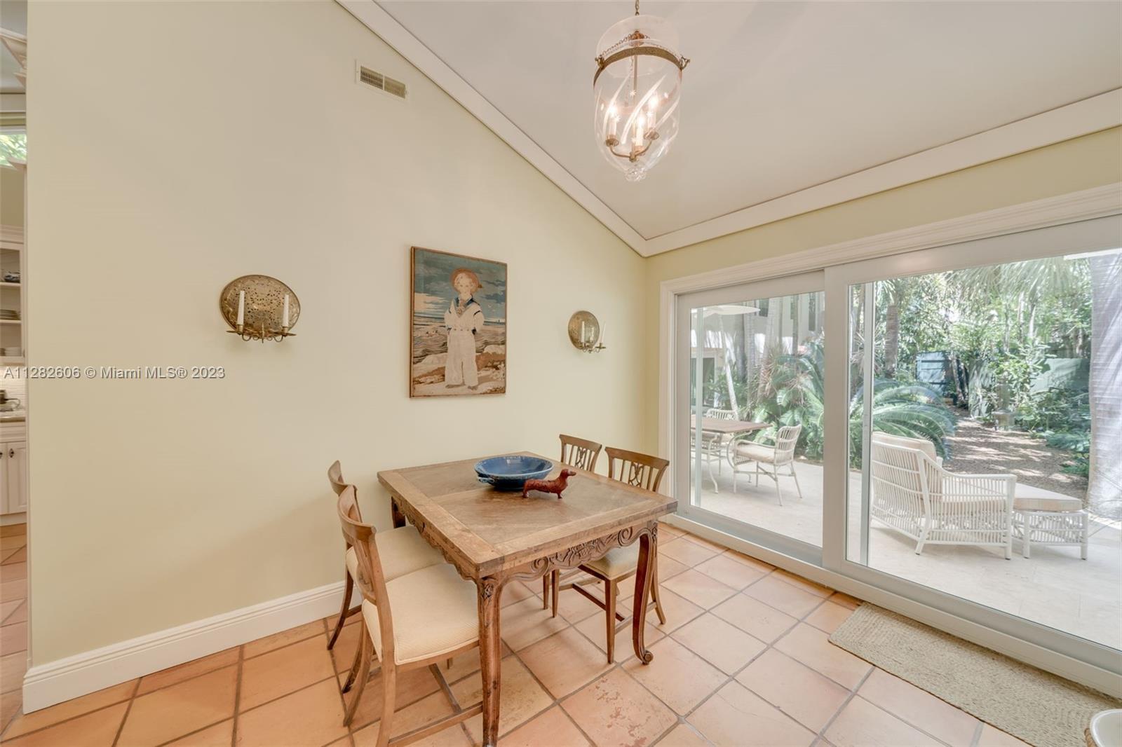 YE LITTLE WOODS 1ST ADDN - Residential