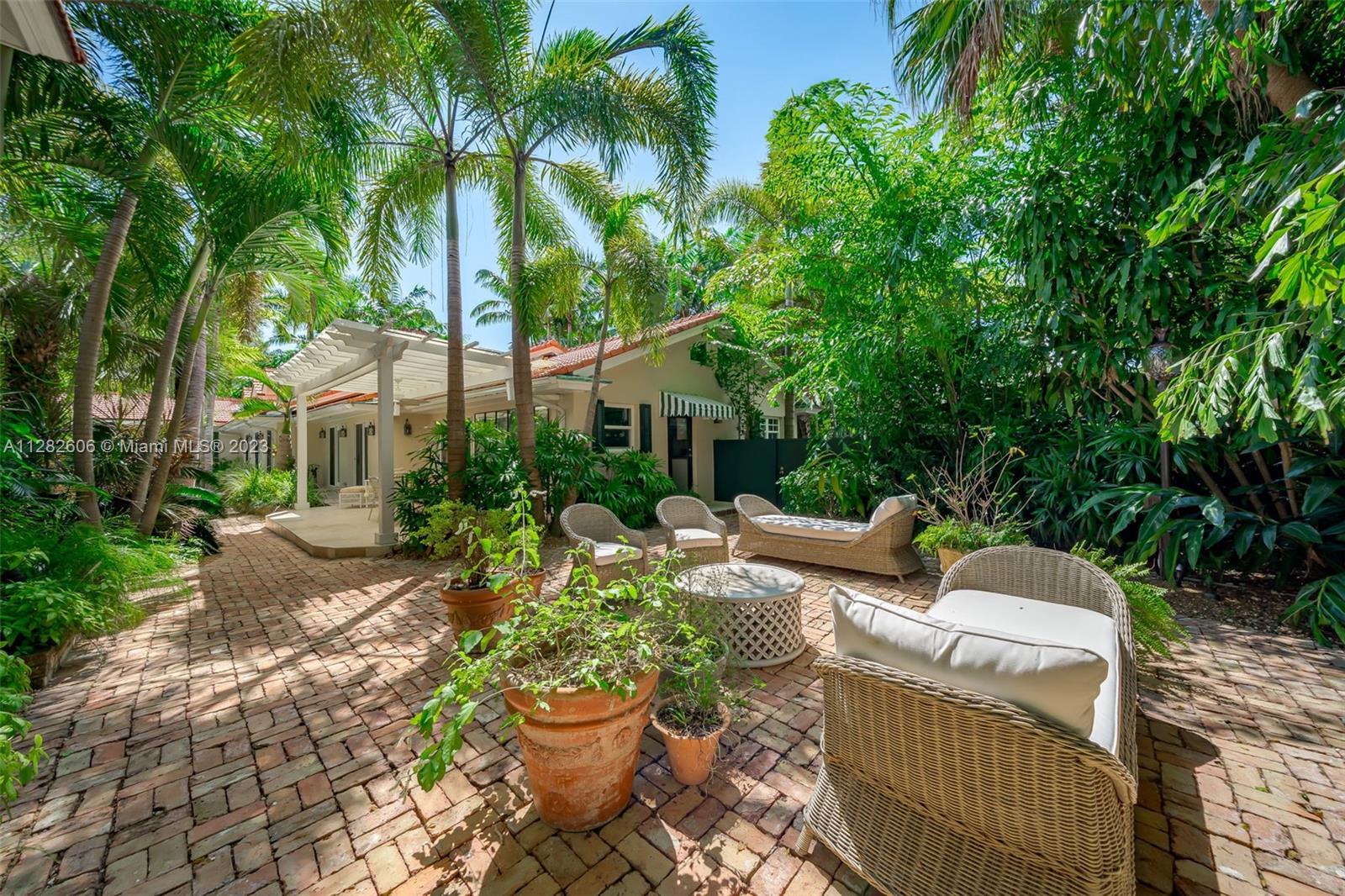 YE LITTLE WOODS 1ST ADDN - Residential