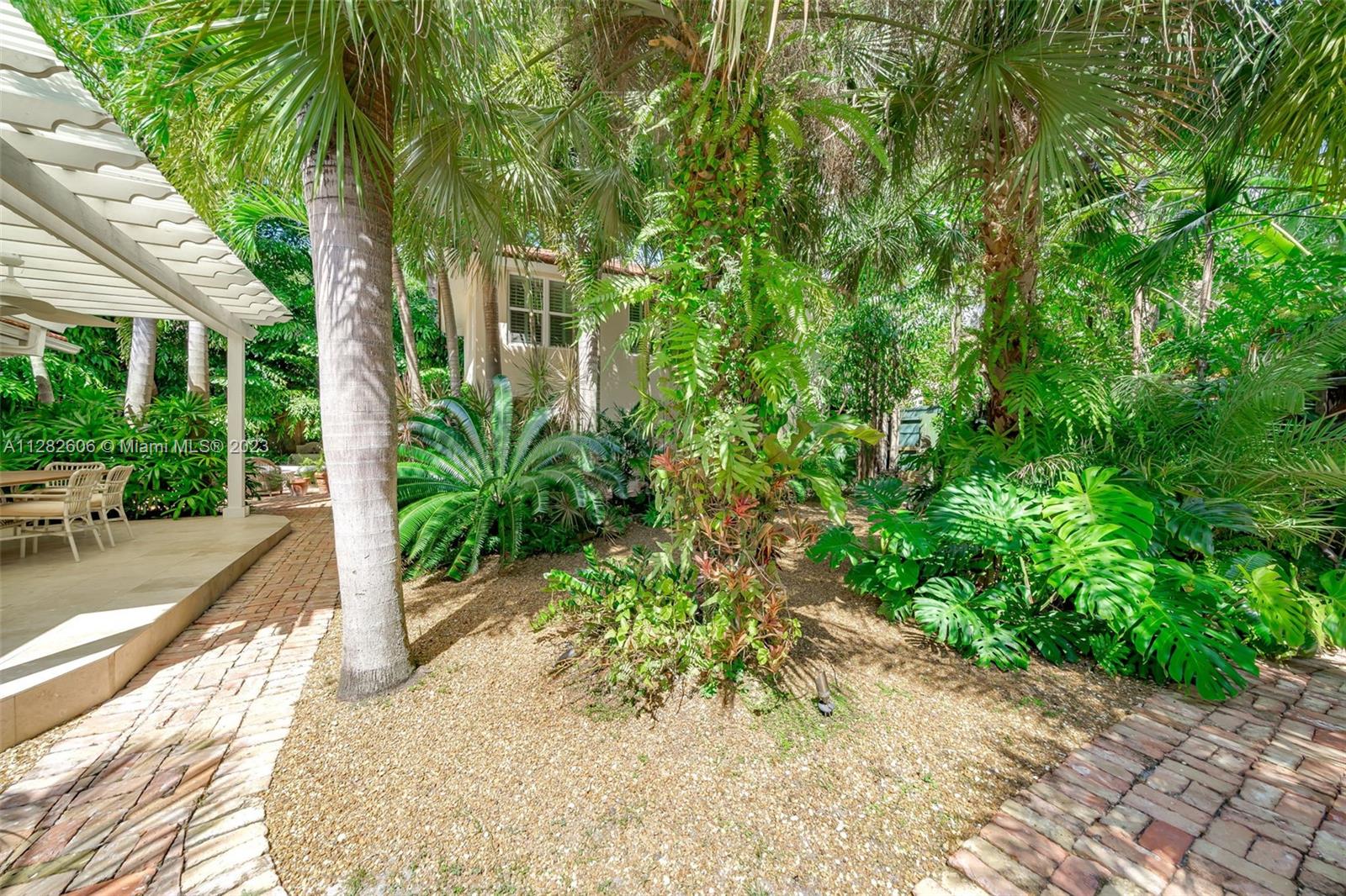 YE LITTLE WOODS 1ST ADDN - Residential