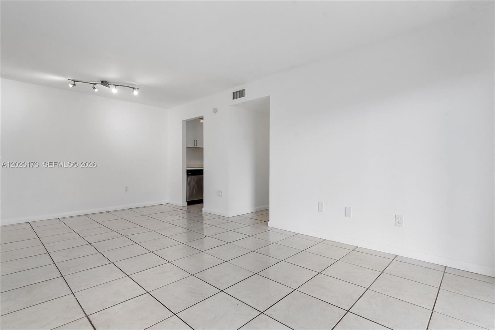 MAGNOLIA LANE CONDO - Residential