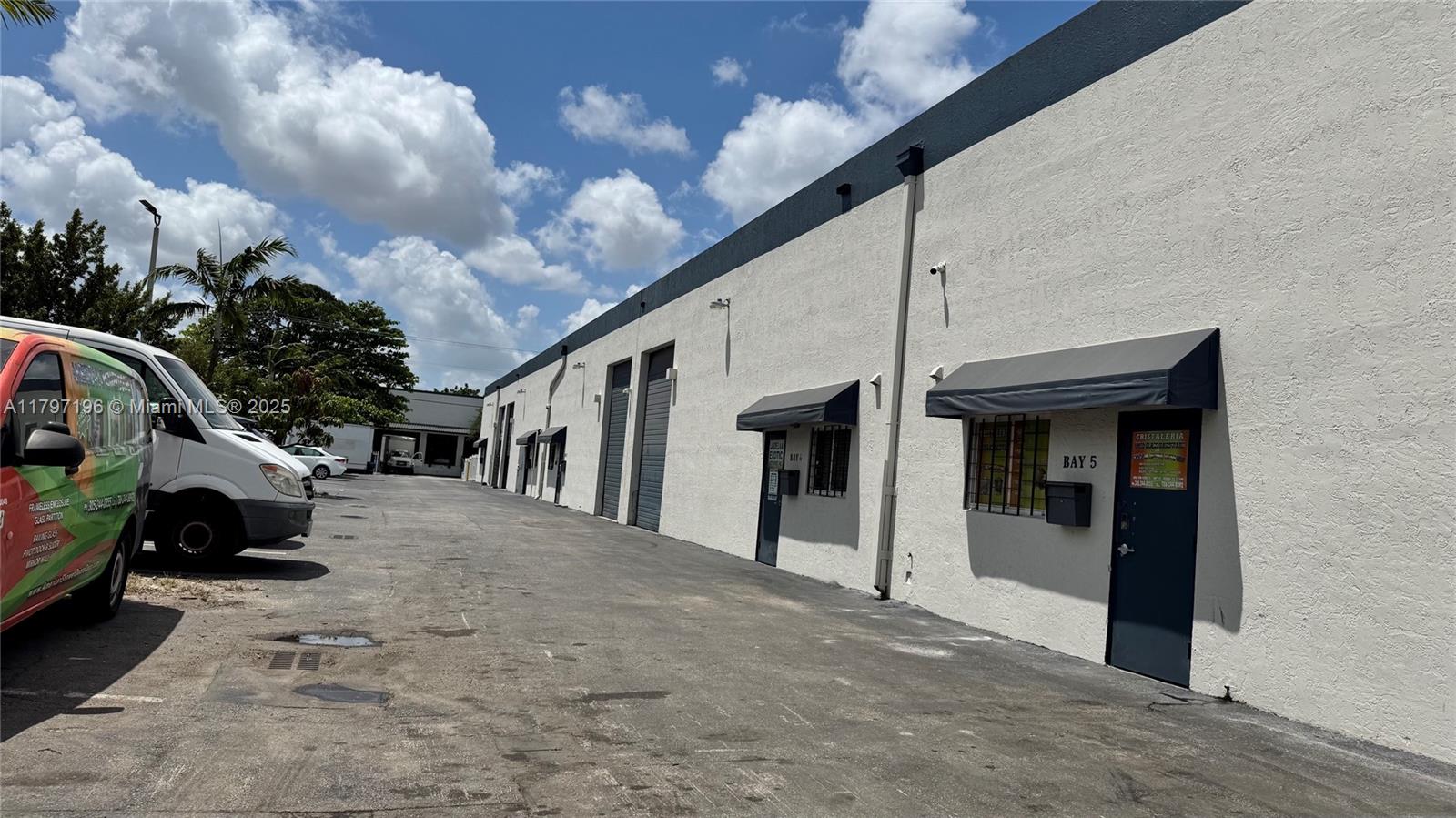 PROPERTY FEATURES:
+/- 5,291 SF Total Building Size
+/- 500 SF Office
+/- 4,791 SF Warehouse
1 Street Automatic Level Loading Door
16’ Clear Ceiling Height
Twin-T Roof Construction
City Water & Sewer
Ample Parking
Fully Fire Sprinkled