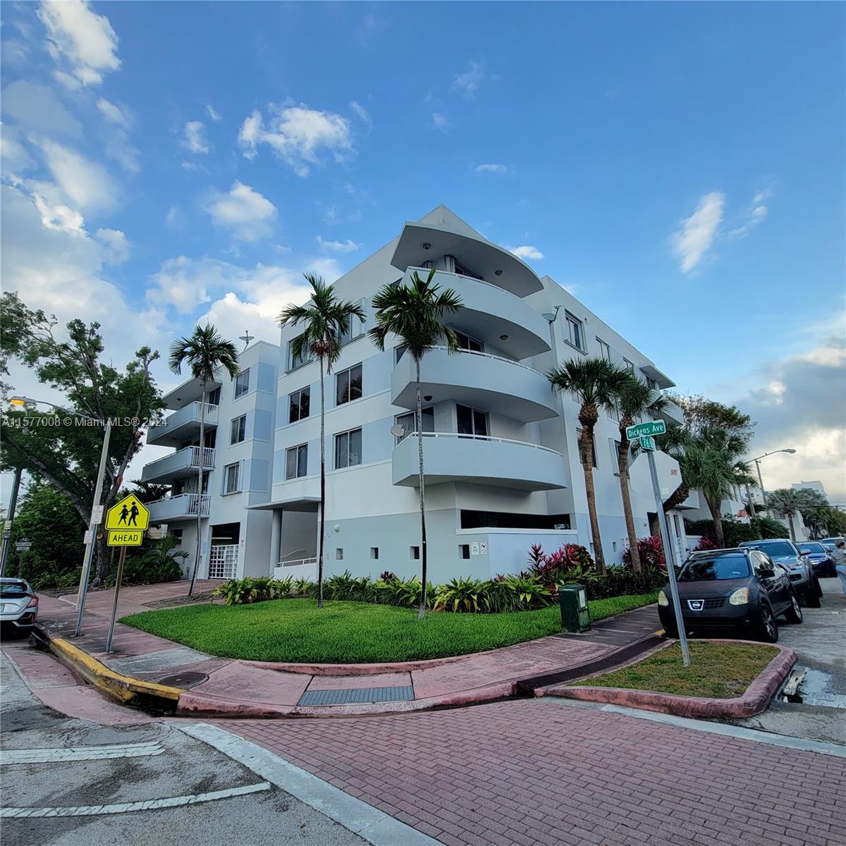 LAS DELICIAS CONDO - Residential Lease