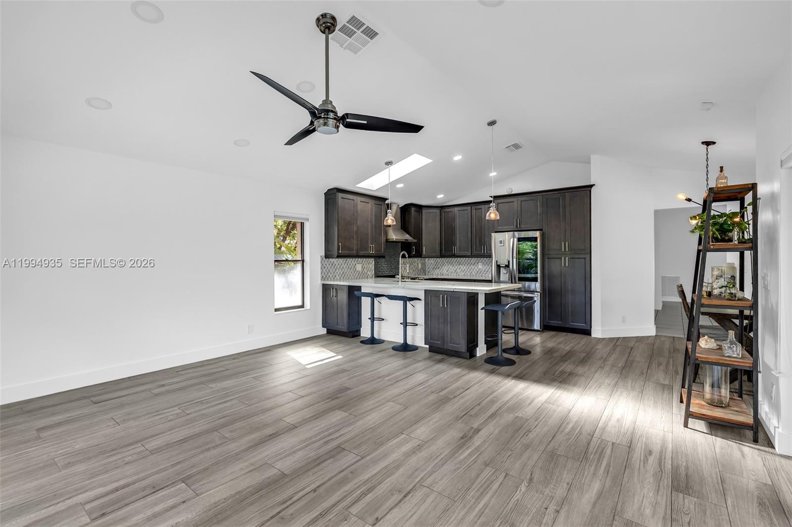 COUNTRY ISLES EXECUTIVE - Residential