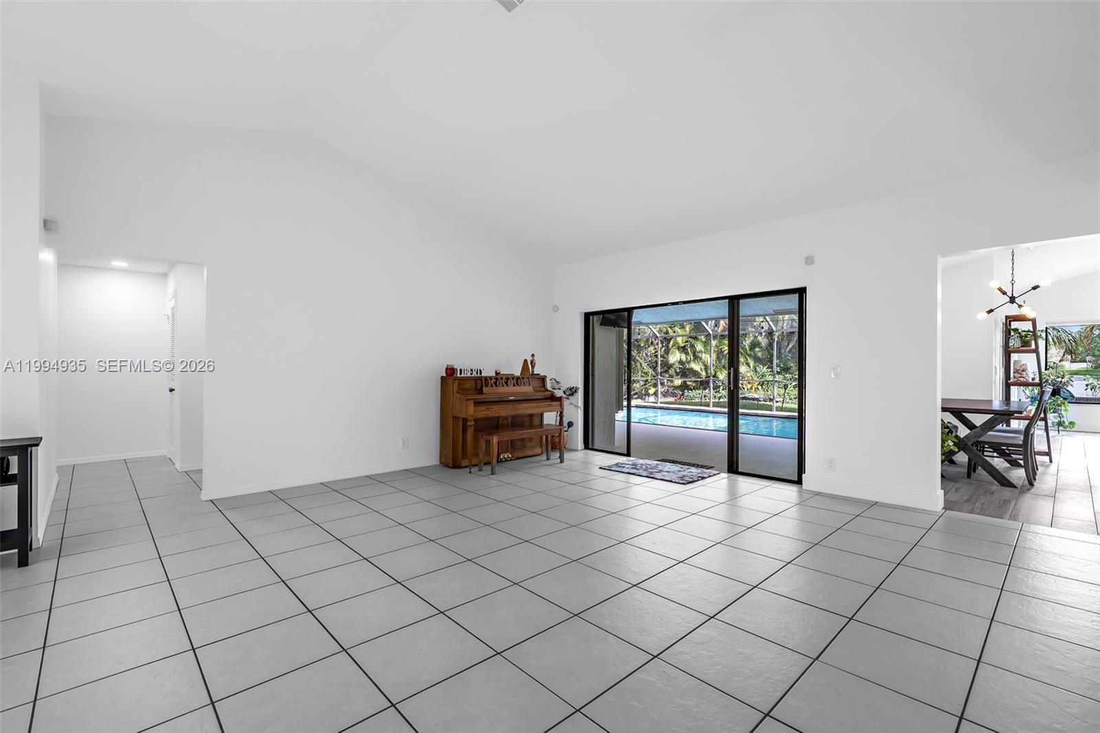 COUNTRY ISLES EXECUTIVE - Residential