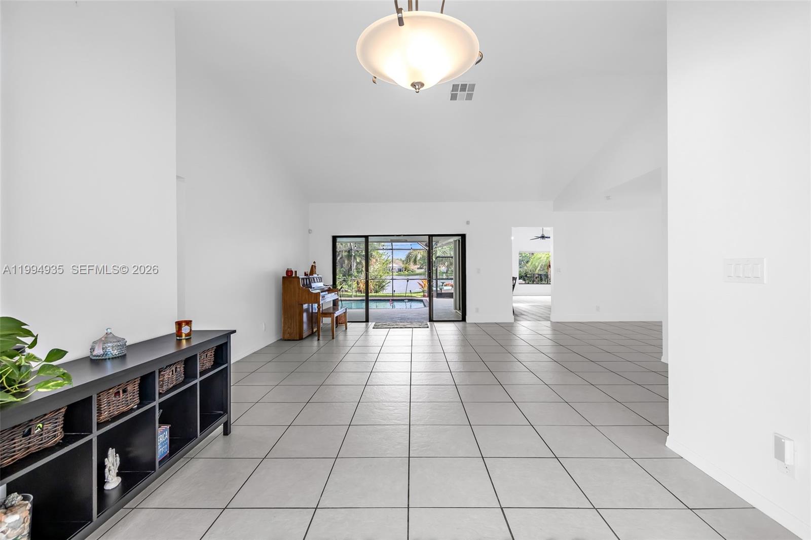 COUNTRY ISLES EXECUTIVE - Residential