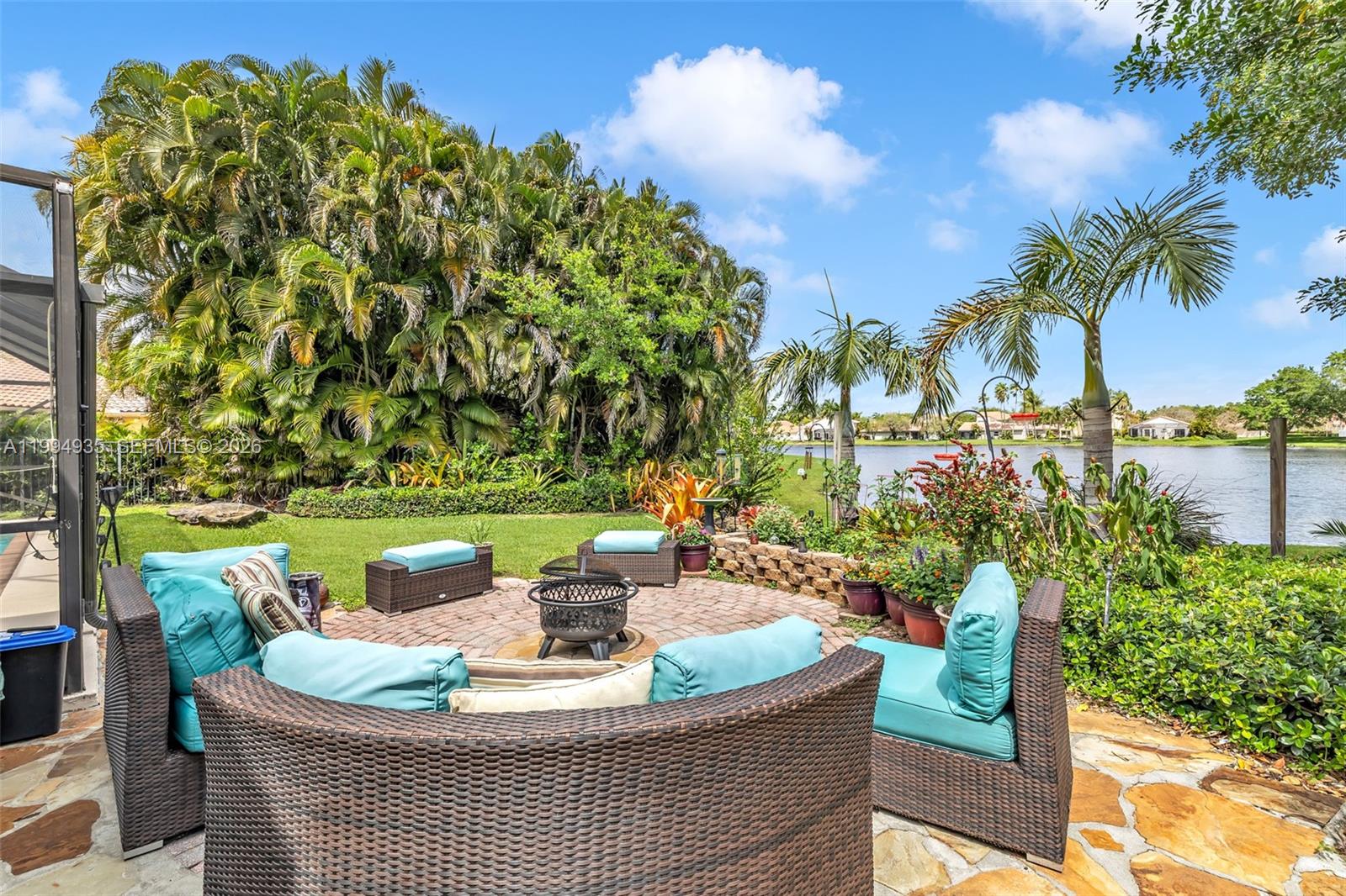 COUNTRY ISLES EXECUTIVE - Residential