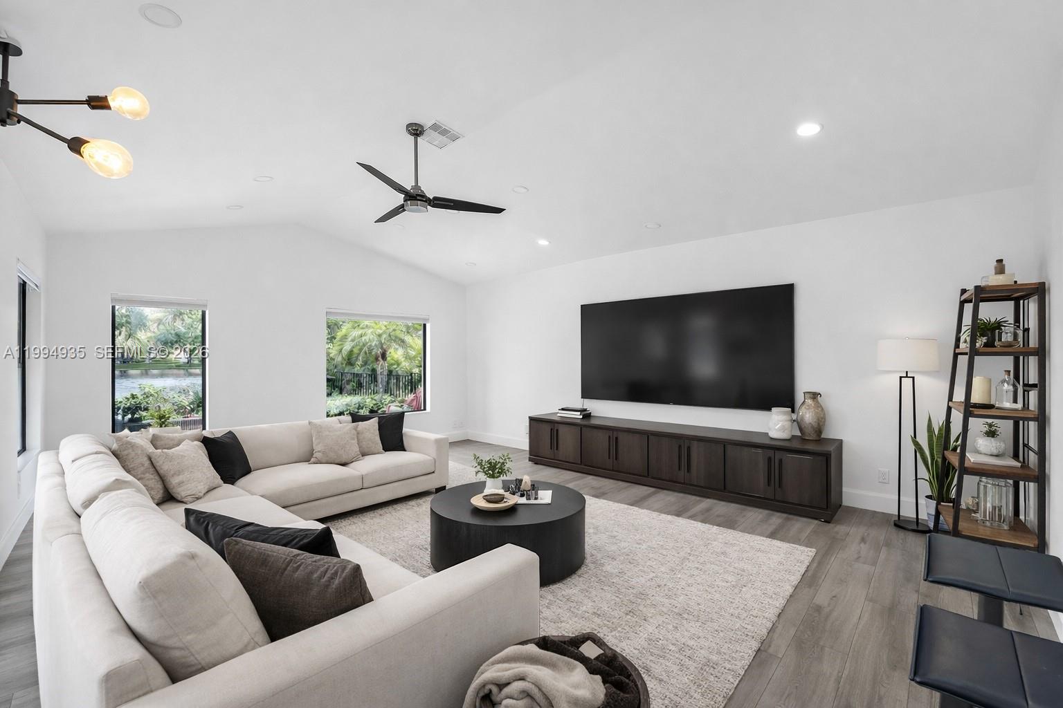 COUNTRY ISLES EXECUTIVE - Residential