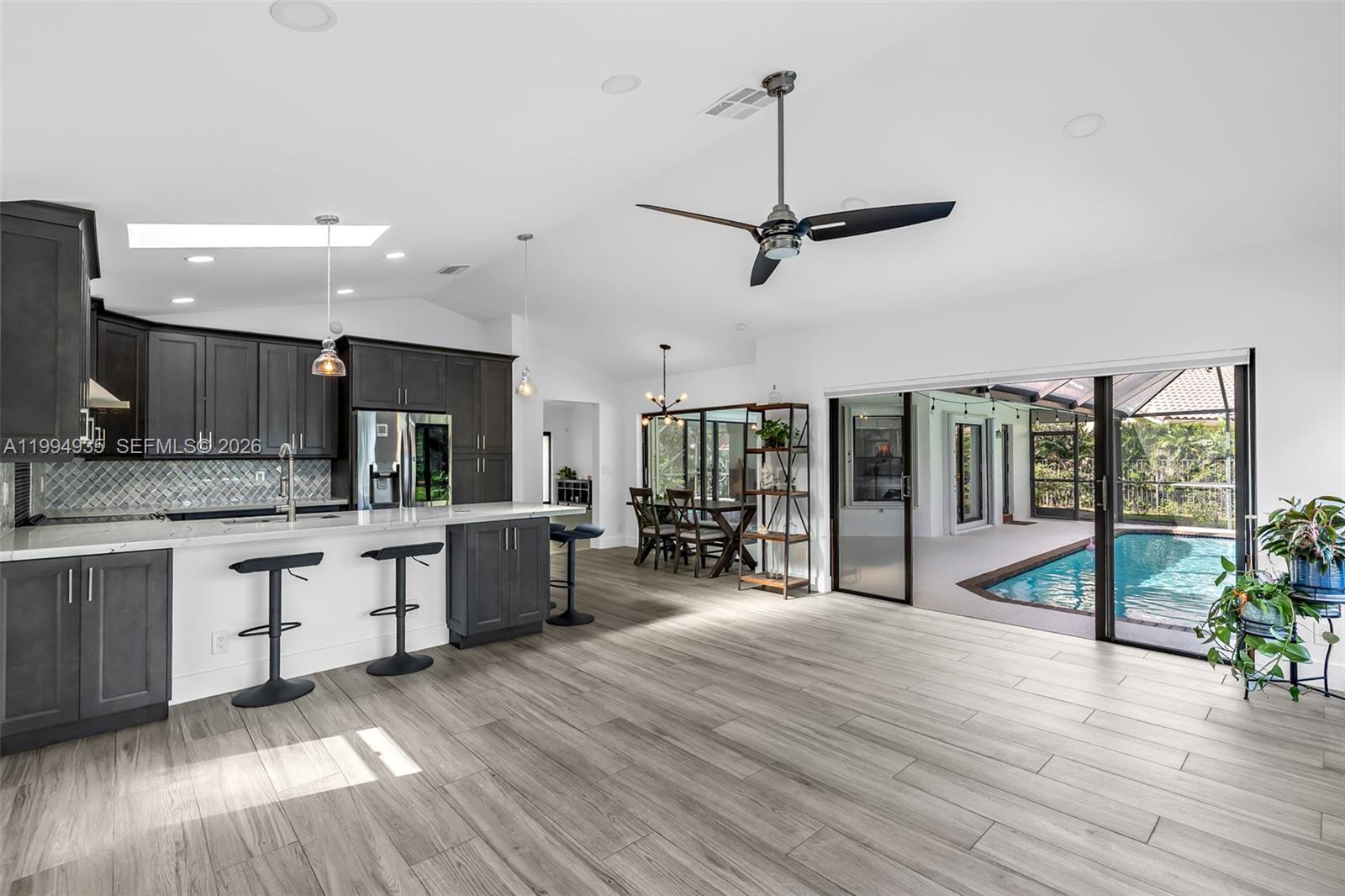 COUNTRY ISLES EXECUTIVE - Residential