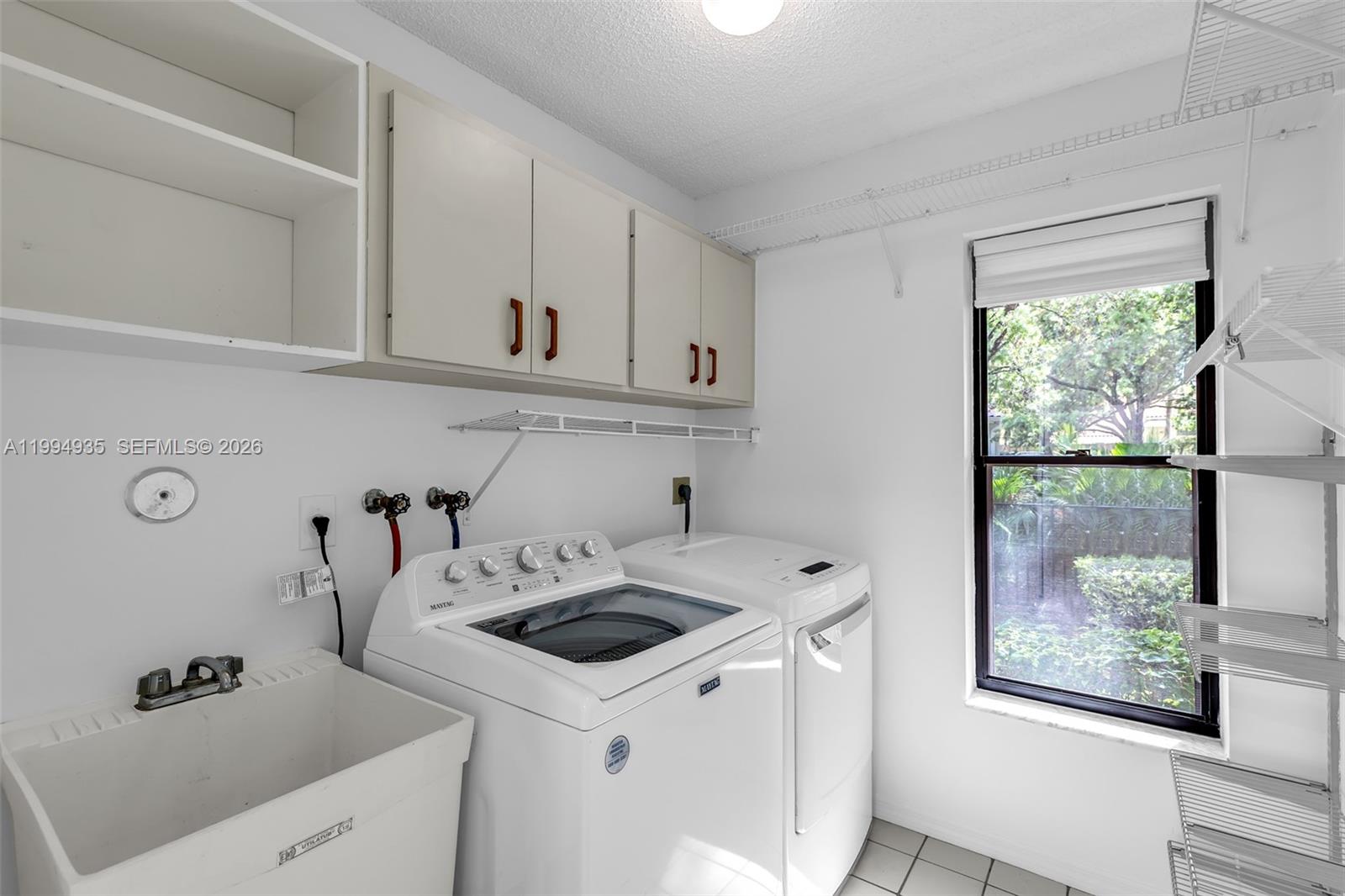 COUNTRY ISLES EXECUTIVE - Residential