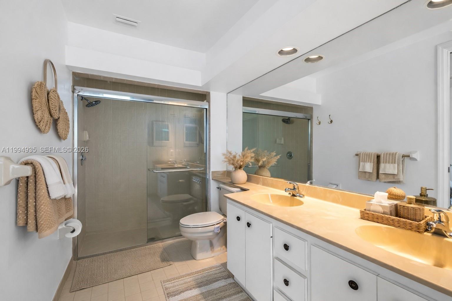 COUNTRY ISLES EXECUTIVE - Residential