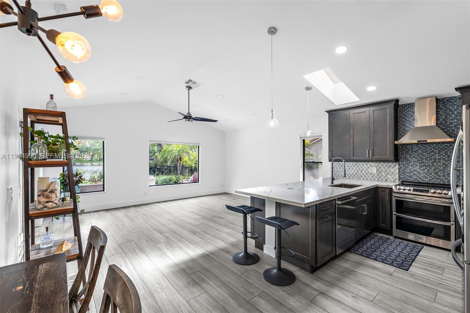 COUNTRY ISLES EXECUTIVE - Residential