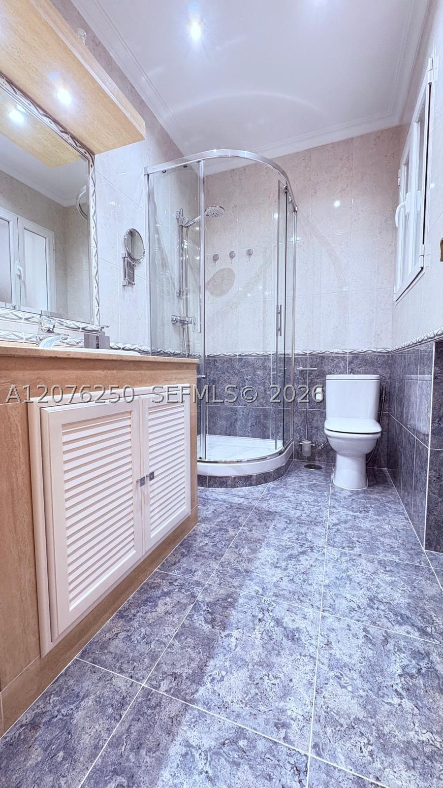 HOUSE IN MADRID CHAMBERY 7