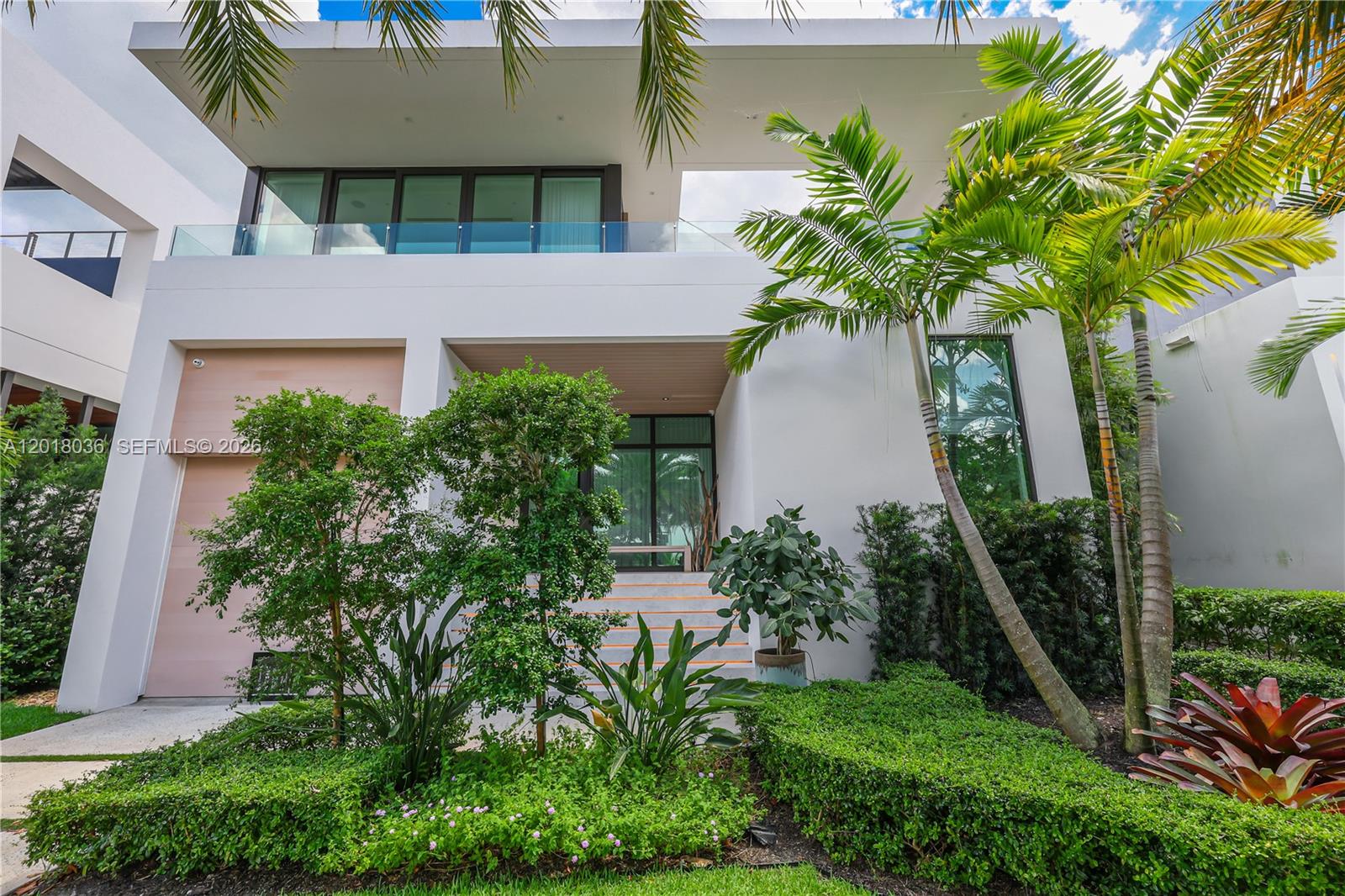 1092 N Venetian Dr